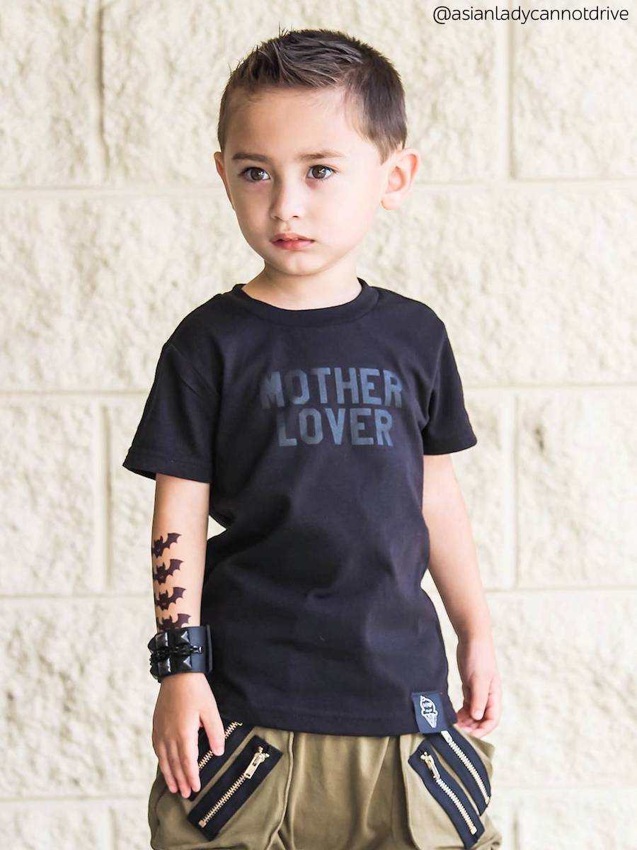 Halloween temporary tattoos with cute bats for kids. Safe kids fake tattoos for party bags from Ducky street. Great alternative to candies.