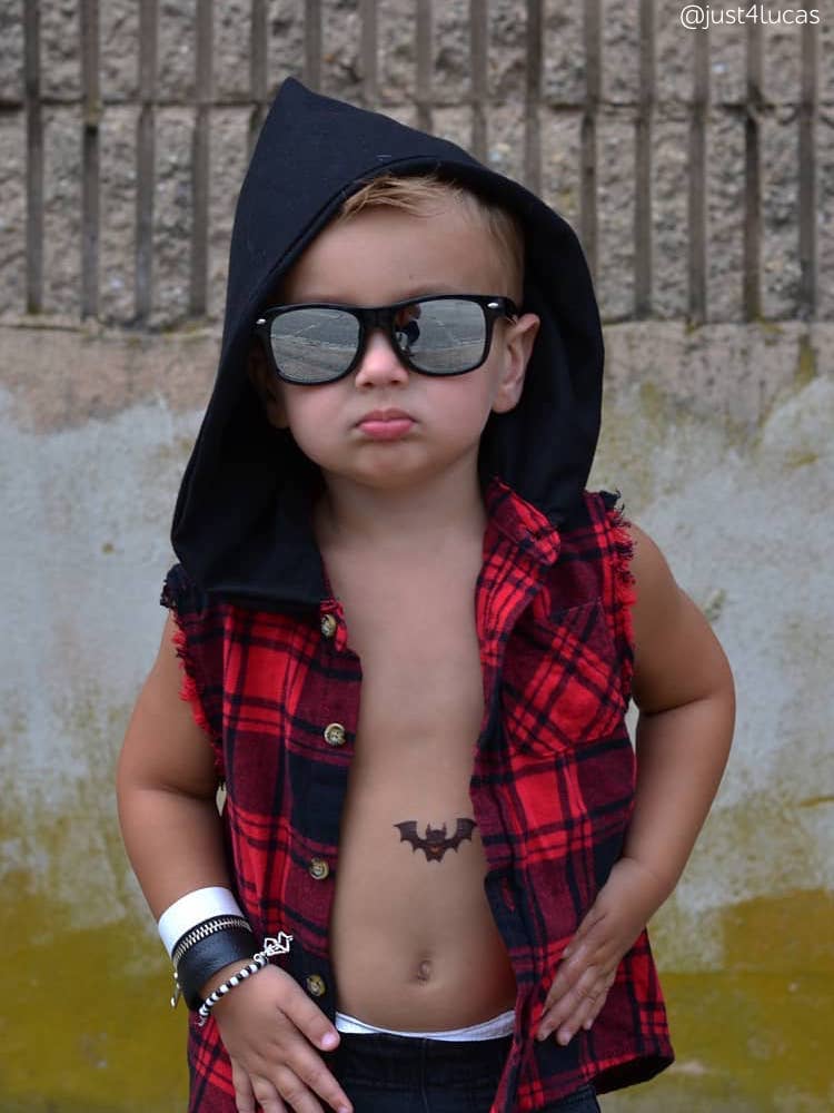 Scary bats kids body stickers. Fun for all ages, great as party bag supply.