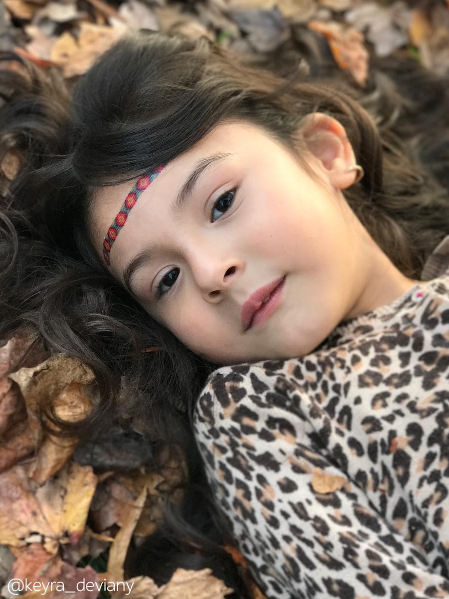 Hippy style temporary tattoo with friendship bracelet design from Arm Candy girls fake tattoo set.