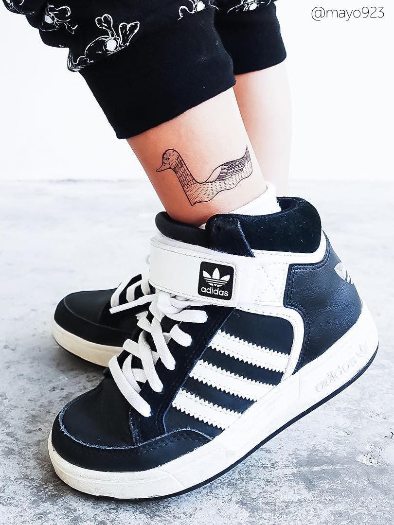 Cool Duck temporary tattoo from Animals kids body stickers set. Great combination with black and white clothes and adidas kids sneakers.